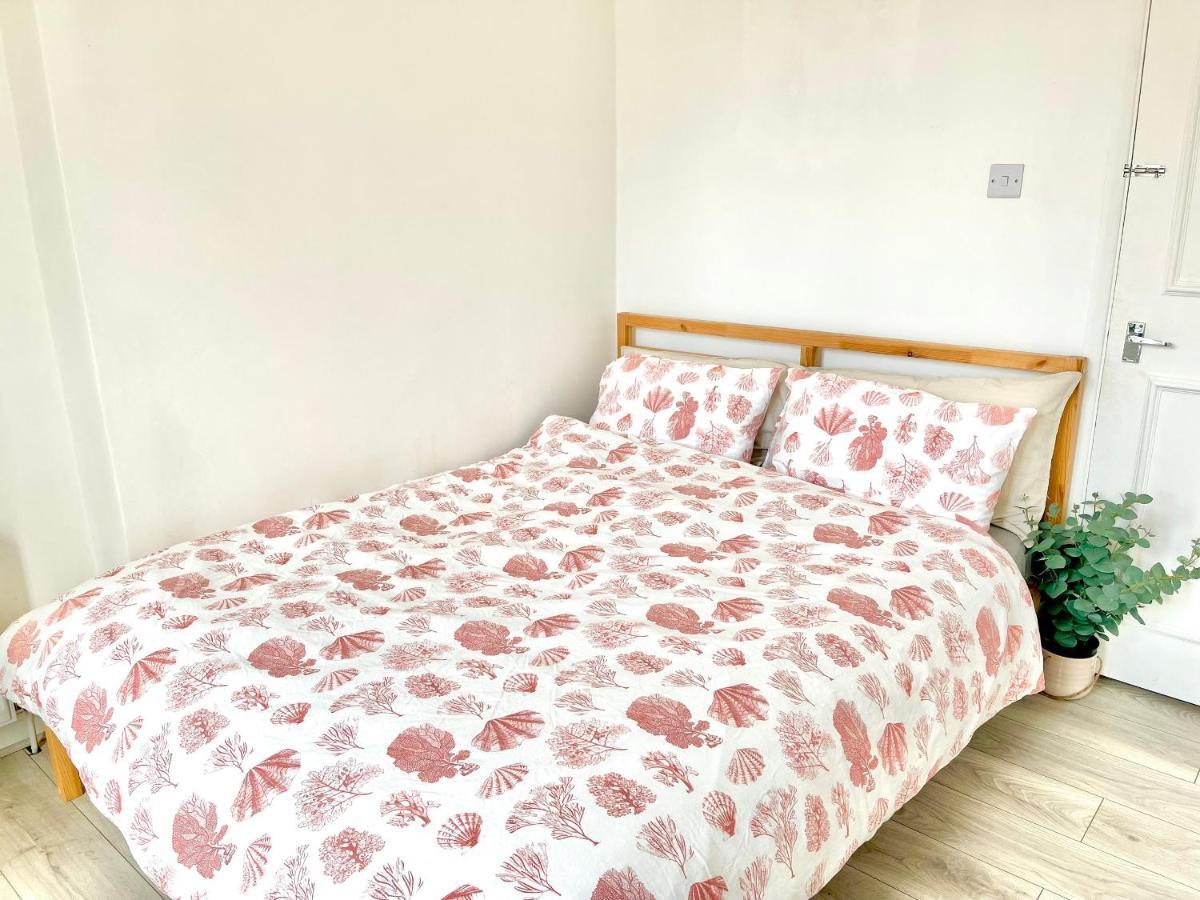 Archway Station Big Bedroom Flat 伦敦 外观 照片